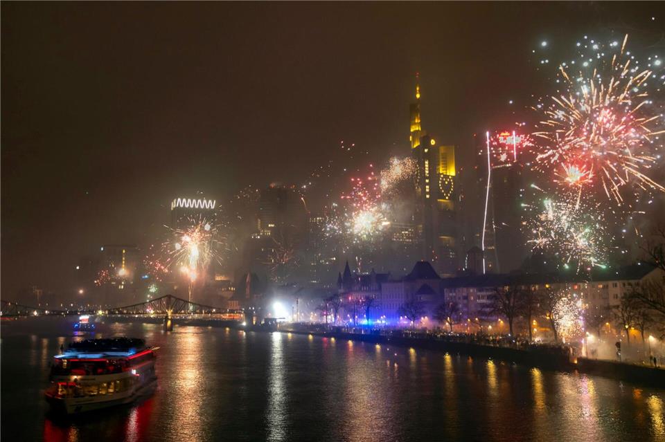 Ein Sprecher der Polizei in Frankfurt sprach von einem „recht ruhigen Verlauf“ der Nacht ohne herausragende Vorfälle. Helmut Fricke/dpa