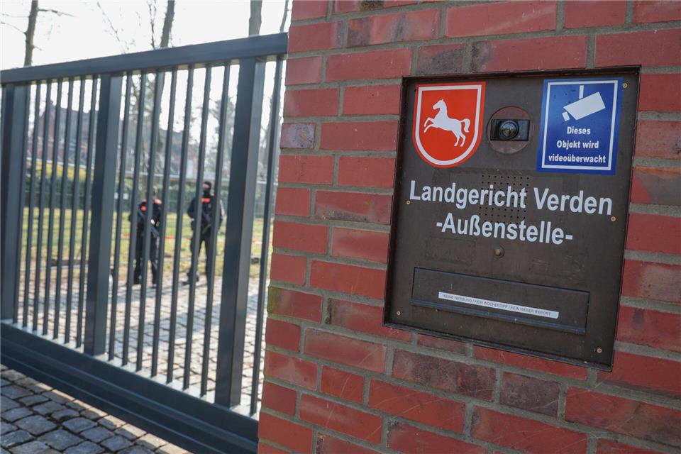 Ein Sprengstoffhund hat während des Verhandlungstermins im Prozess gegen Daniela Klette angeschlagen. (Symbolfoto) Focke Strangmann/dpa