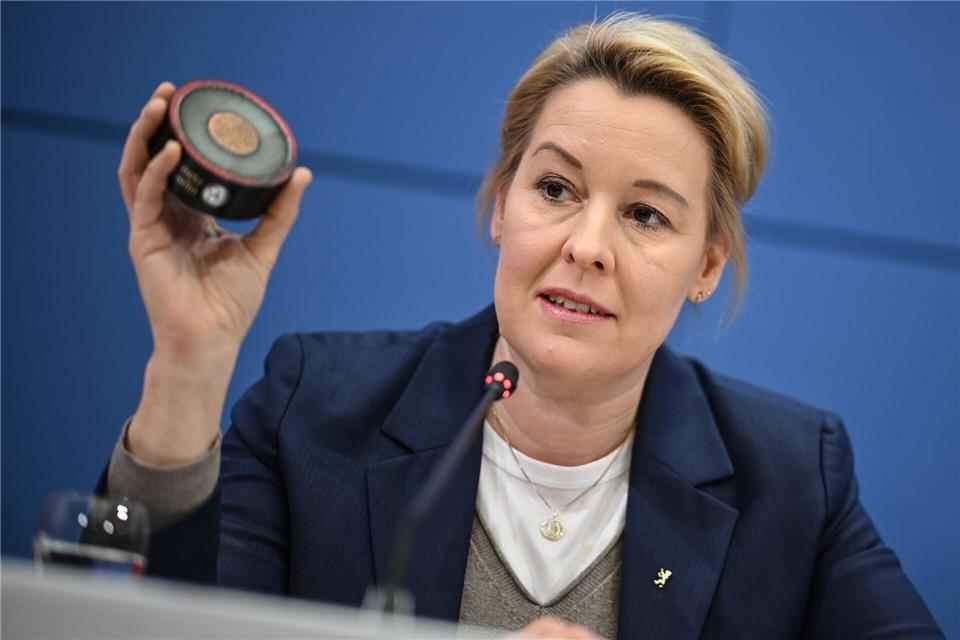 Ein Starkstromkabel hat einen komplizierten Aufbau und kann nicht ohne weiteres repariert werden.   Britta Pedersen/dpa