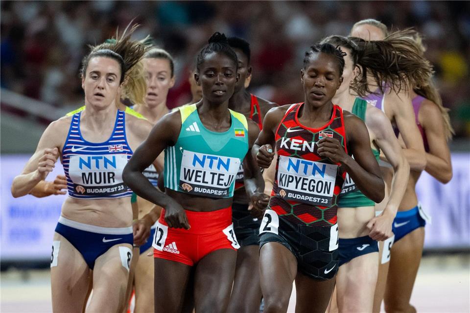 Ein Start der Äthiopierin Diribe Welteji (vorne) bei der Leichtathletik-WM in Tokio ist offen. (Archivbild)Sven Hoppe/dpa