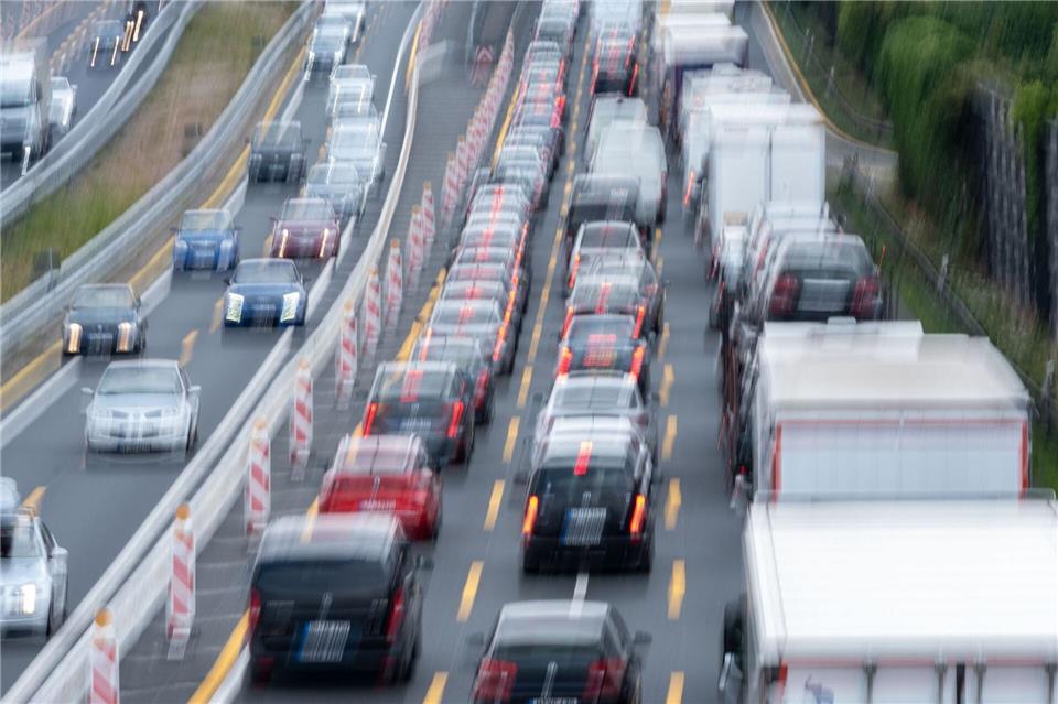 Ein Stauschwerpunkt in Sachsen-Anhalt ist die A2. (Archivbild)Peter Steffen/dpa