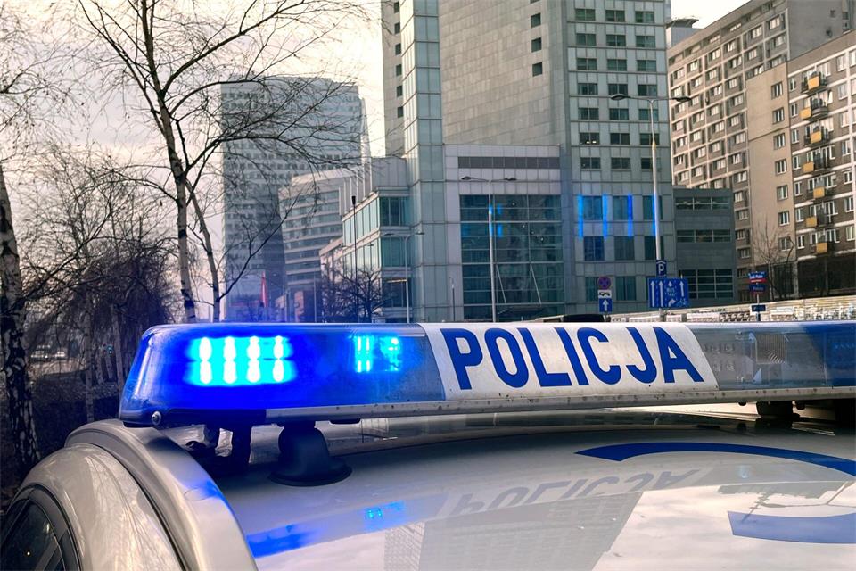 Ein Streifenwagen der polnischen Polizei (Policja) steht auf einer Straße. (Symbolbild)Doris Heimann/dpa