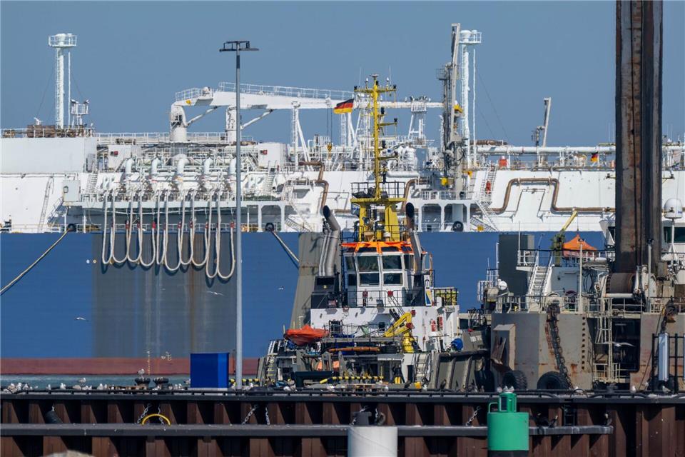 Ein Streit um die fehlende Landstromanbindung beschäftigt das Bundesverwaltungsgericht. (Archivbild)Stefan Sauer/dpa