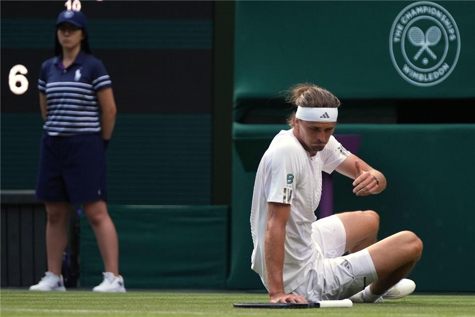 Ein Sturz beeinträchtigte Alexander Zverev nicht.Maja Smiejkowska/AP/dpa