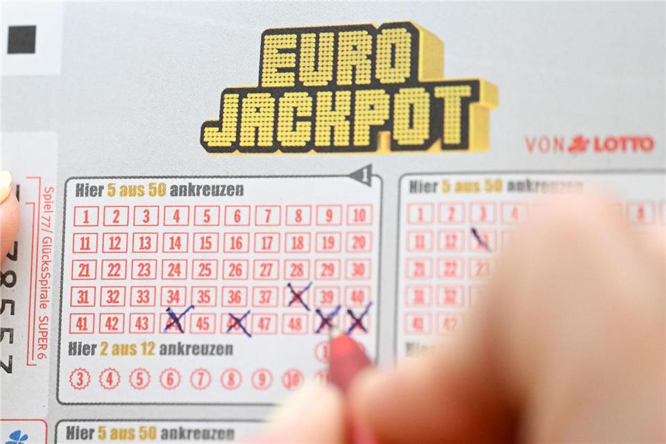 Ein Stuttgarter hat 1,2 Millionen Euro gewonnen. (Symbolbild)Bernd Weißbrod/dpa