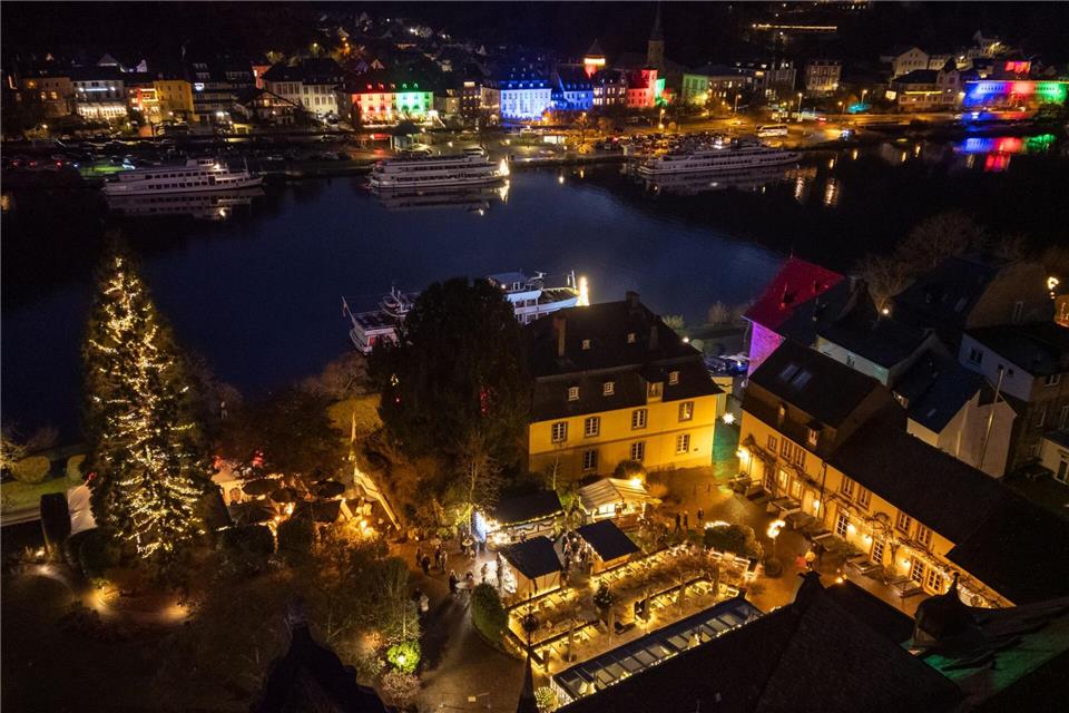 Ein Tannenbaum gehört für viele zur Weihnachtszeit dazu.Harald Tittel/dpa