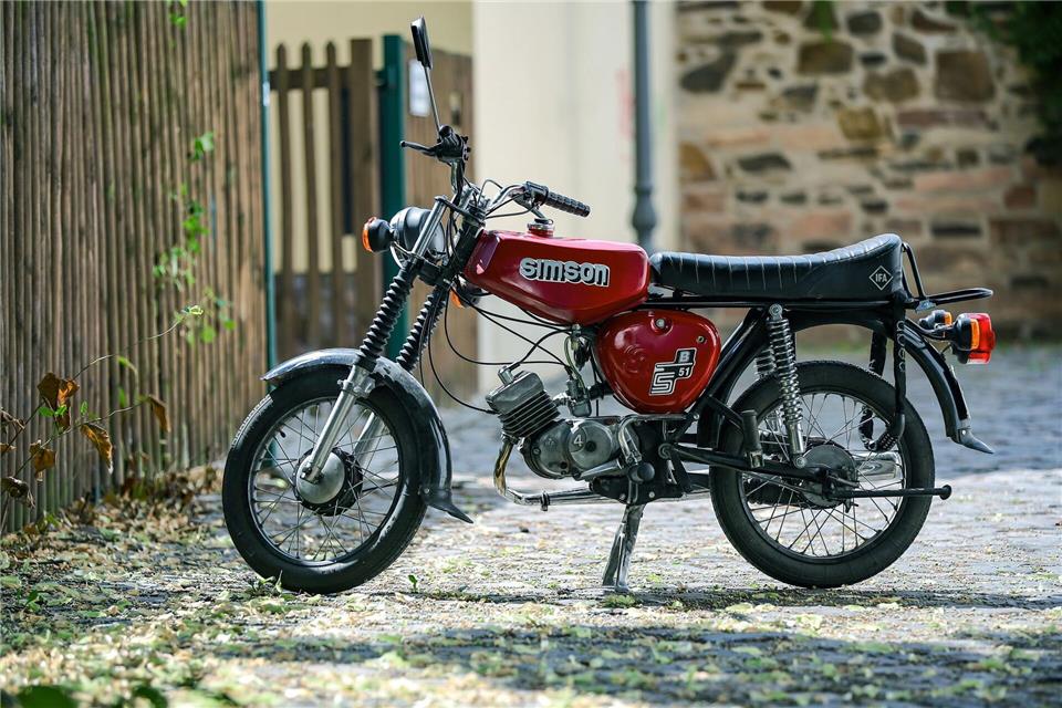 Ein Theaterprojekt in Suhl will die Geschichte des traditionsreichen Simson-Mopeds und seine Bedeutung für ostdeutsche Biografien künstlerisch aufarbeiten.(Archivbild) Jan Woitas/dpa