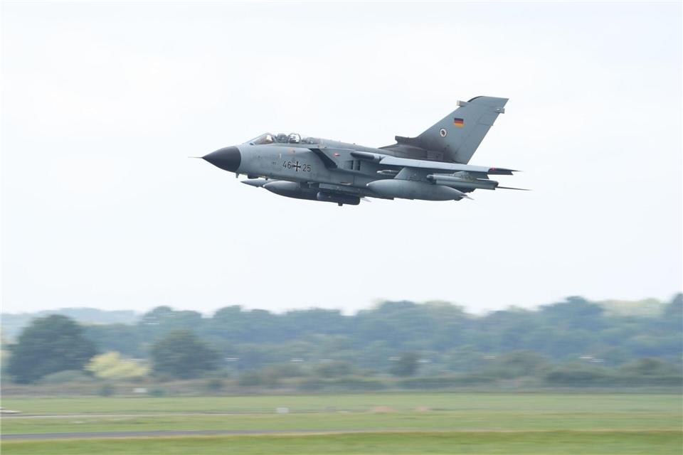 Ein „Tornado“ der Luftwaffe in Jagel. (Archivbild)Marcus Brandt/dpa