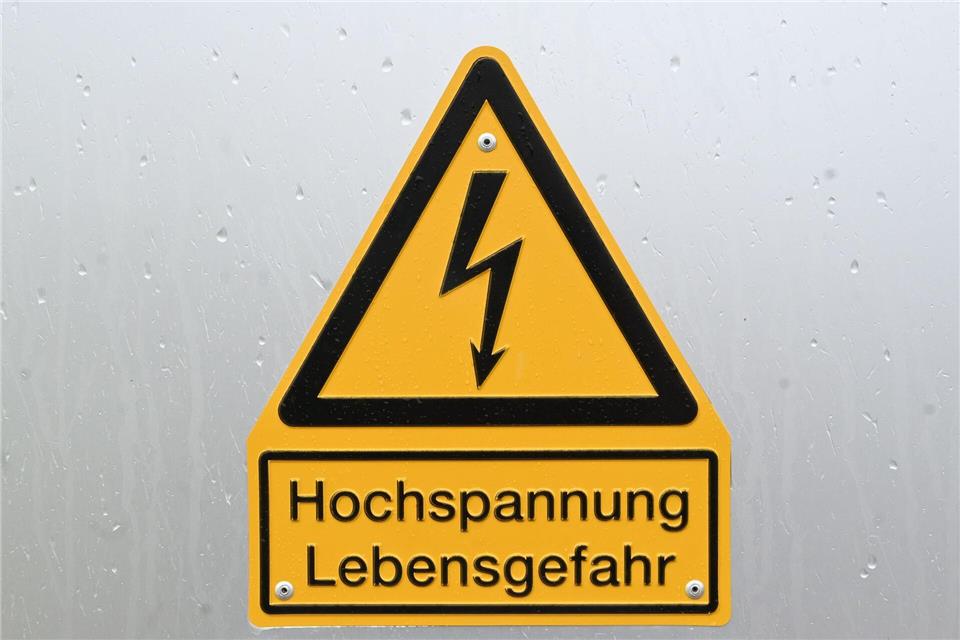 Ein Transformatorenhaus in der Herrenberger Straße war demnach in Brand geraten. (Symbolbild)Uli Deck/dpa