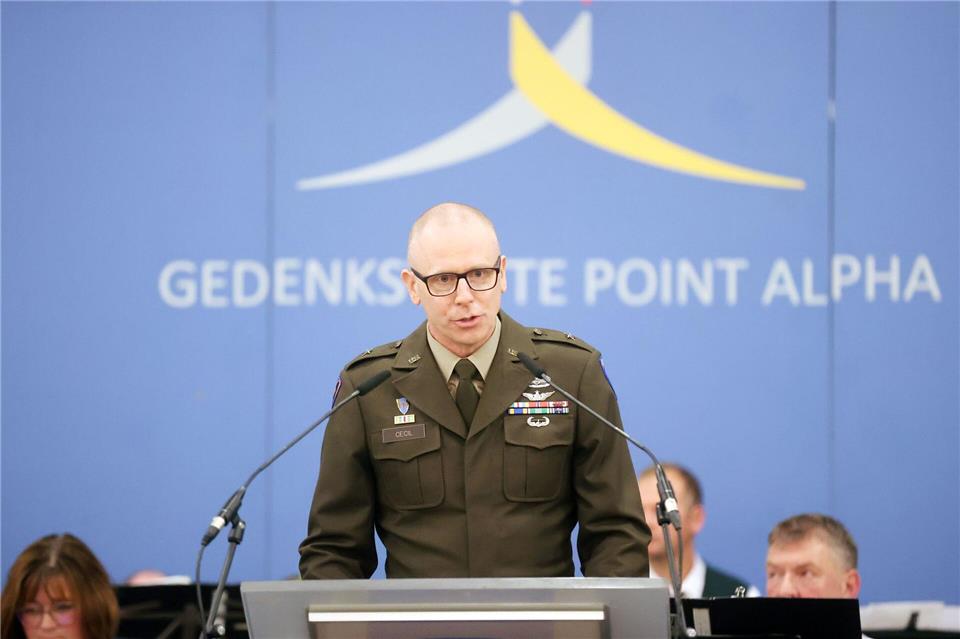 Ein US-General sprach beim Festakt. Bodo Schackow/dpa