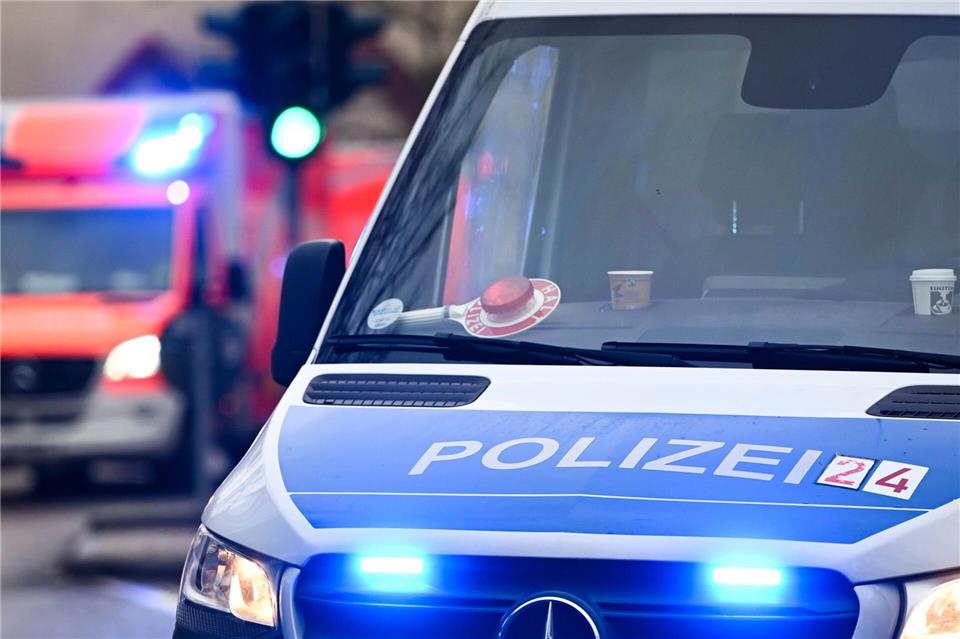 Ein Unfall auf der Heerstraße in Berlin sorgt für Stau. (Symbolbild) Jens Kalaene/dpa