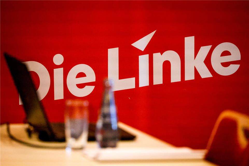 Ein Wahlkreisbüro der Linken wurde beschädigt.Focke Strangmann/dpa