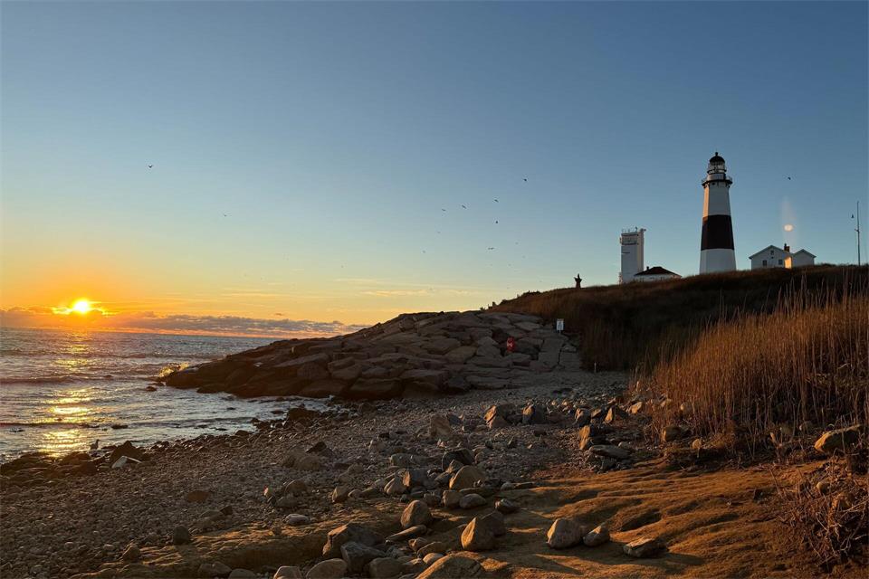Ein Wahrzeichen der Insel: Montauk Point Lighthouse an der östlichsten Spitze von Long Island.Discover Long Island/dpa-tmn