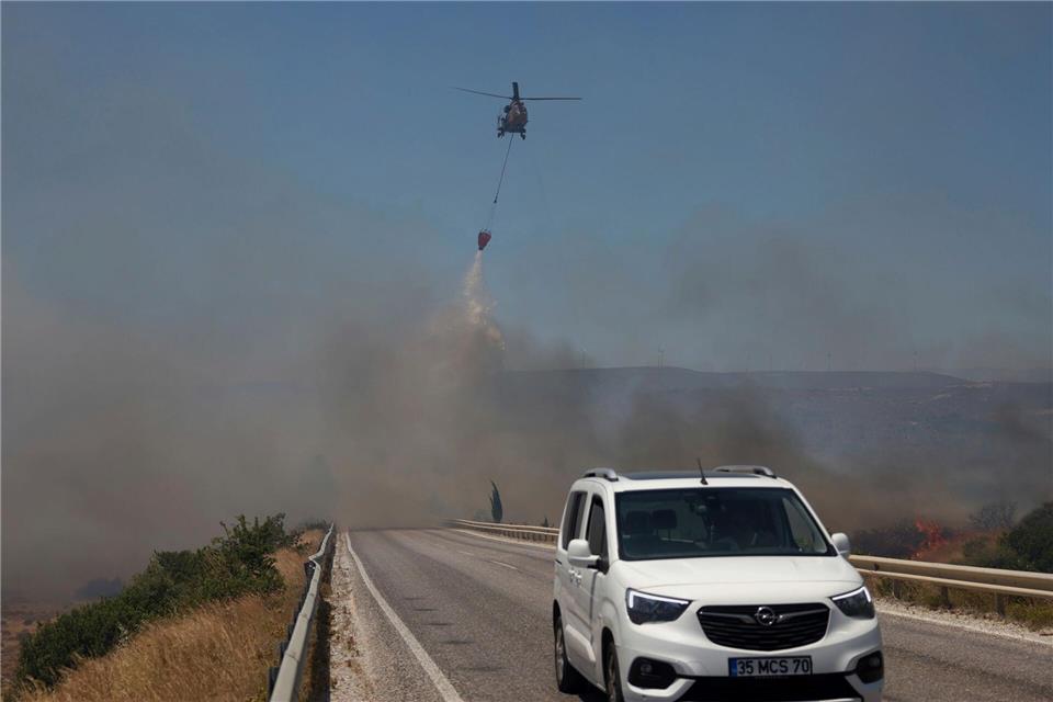 Ein Waldbrand Anfang Juli in der Provinz Izmir (Archivbild)Cengiz Malgir/DIA Photo/AP/dpa