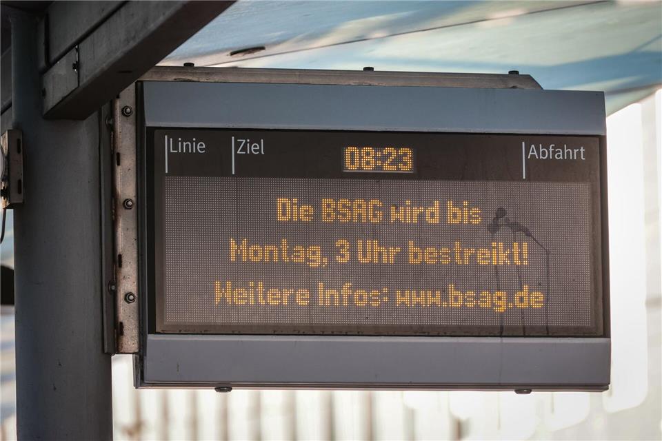 Ein Warnstreik bremst erneut Straßenbahnen und Busse in Bremen aus. Focke Strangmann/dpa