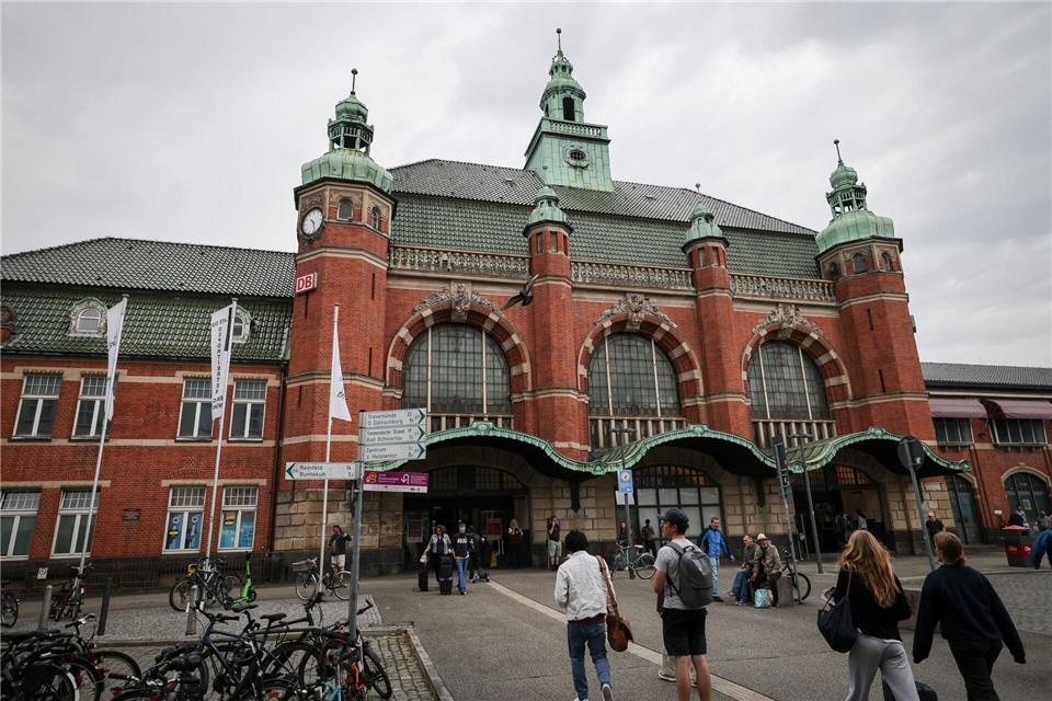 Ein Wochenende lang Zugersatzverkehr in Lübeck.Christian Charisius/dpa