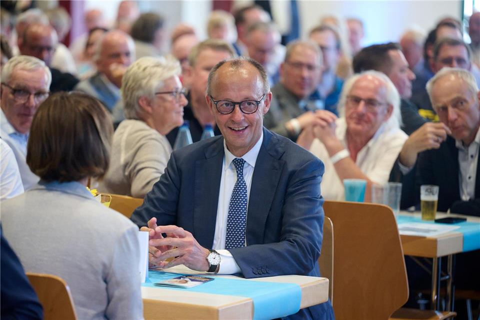 Ein Wohlfühltermin für Friedrich Merz: Eine CDU-Festveranstaltung in seiner Heimat Arnsberg.Bernd Thissen/dpa