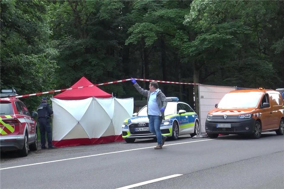 Mann nach Leichenfund bei Hermeskeil wegen Mord angeklagt Ein Zeuge fand die tote Frau damals auf dem Parkplatz nahe Hermeskeil. (Archivbild)Steil-TV/dpa