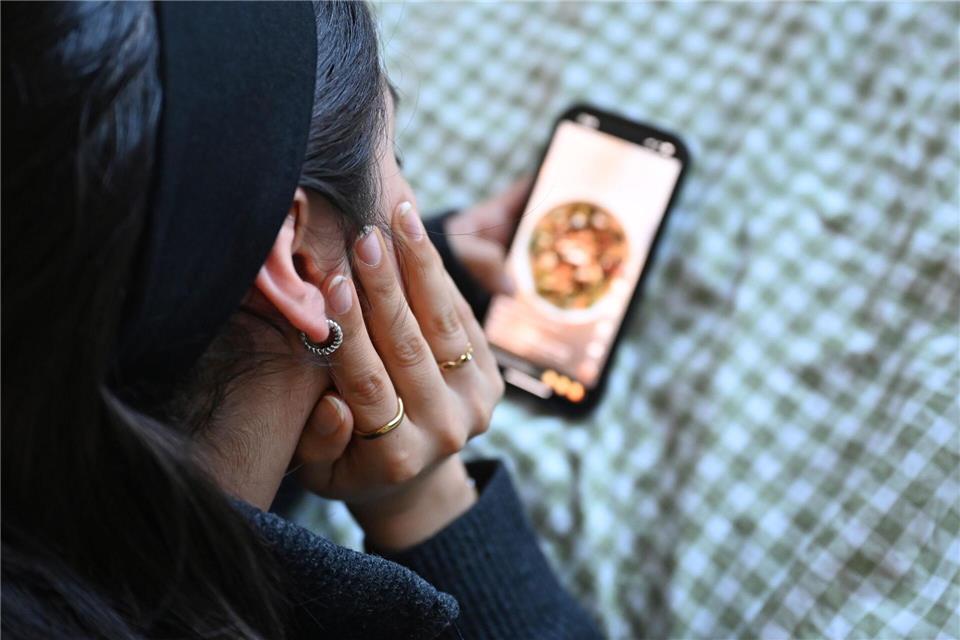 Ein Zusammenhang zwischen Essstörungen und häufigem Social-Medien-Konsum ist laut Experten belegt. Elisa Schu/dpa