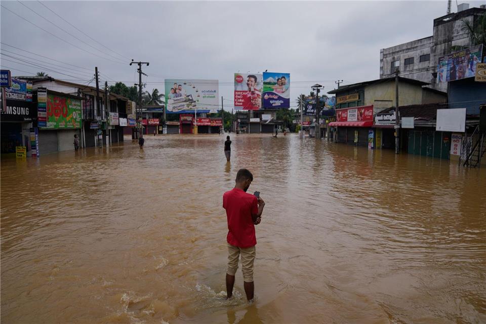 Ein Zyklon hat Sri Lanka schwer verwüstet.Eranga Jayawardena/AP/dpa