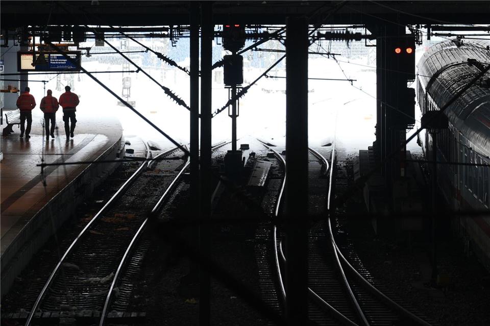 Ein alkoholisierter Mann sorgt am Hamburger Hauptbahnhof für eine Sperrung. (Symbolbild)Marcus Brandt/dpa