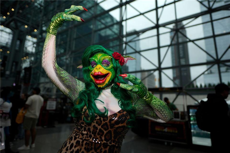 Ein als Gremlin verkleideter Besucher posiert während der New York Comic Con im Jacob K. Javits Convention Center.Charles Sykes/Invision/AP/dpa