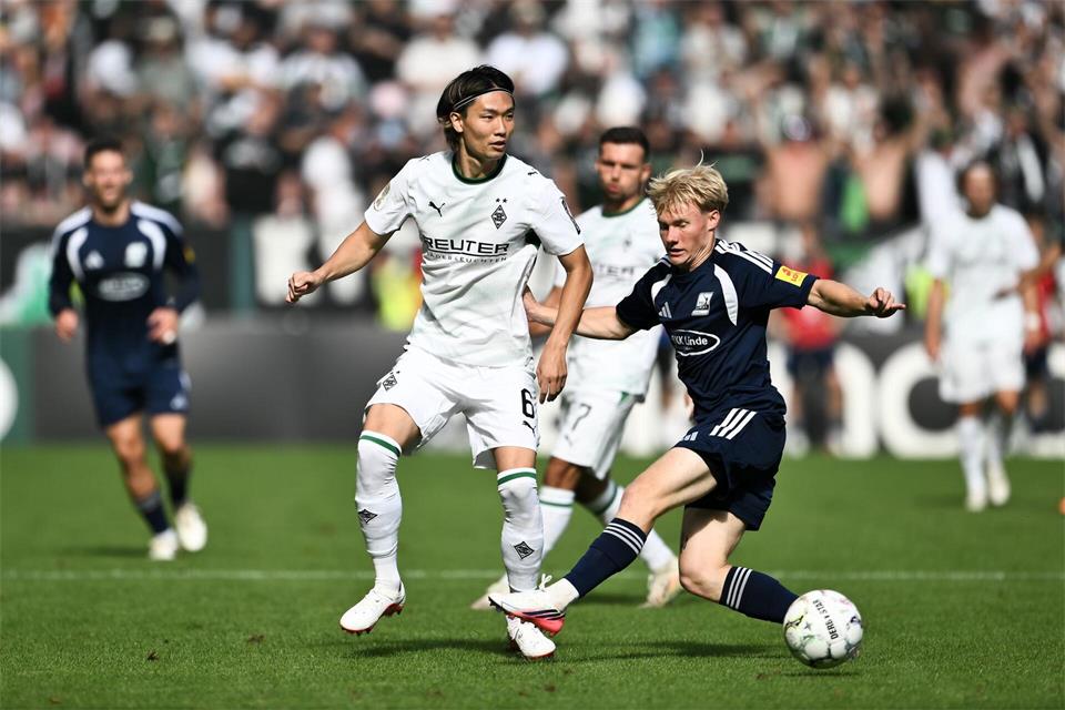 Ein alter Bekannter soll die Defensive der Gladbacher stabilisieren: Ko Itakura. (Archivbild) Florian Wiegand/dpa