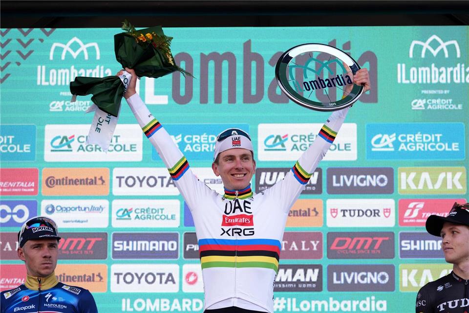 Ein bekanntes Bild: Pogacar jubelt, Evenepoel (l) ist enttäuscht. (Archivbild)Gian Mattia D’Alberto/LaPresse/AP/dpa