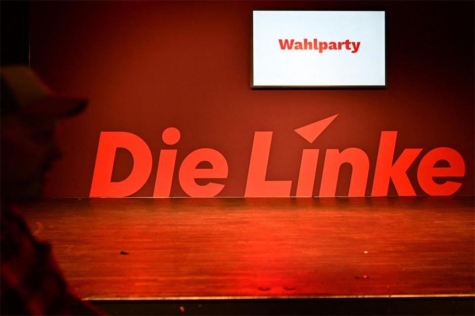 Ein bekanntes Clan-Mitglied war am Abend auf einer Wahlparty der Linken. (Symbolbild)Sebastian Gollnow/dpa