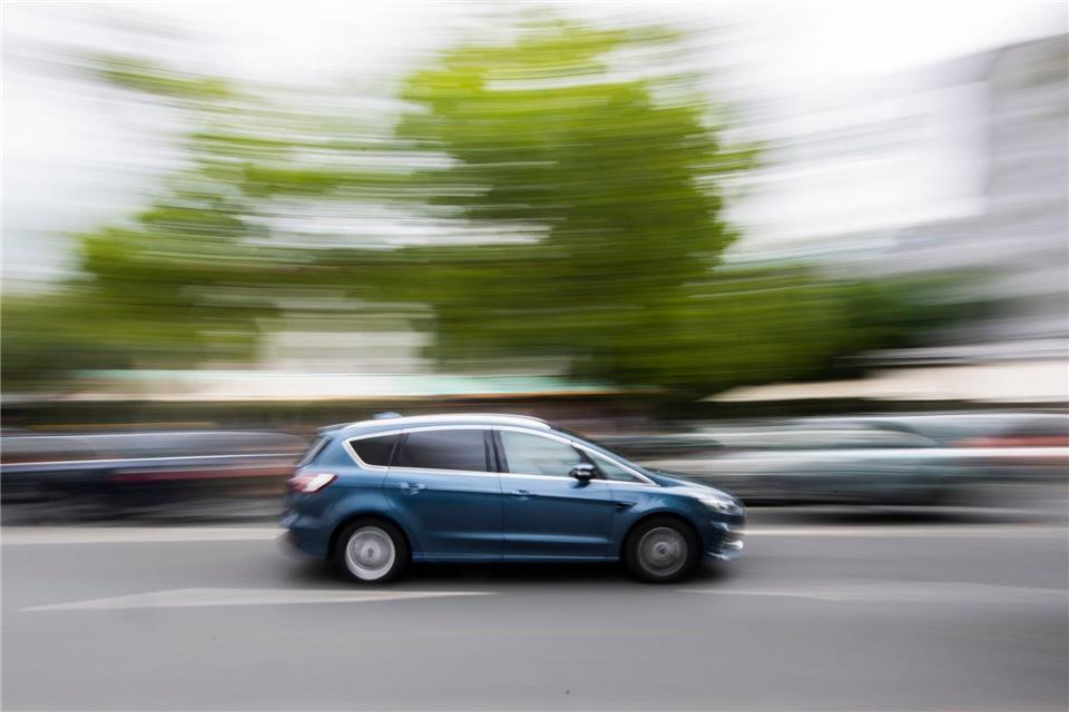 Ein blauer Gebrauchtwagen kostet laut der Autobörse „mobile.de“ im Schnitt 22.960 Euro.picture alliance/dpa