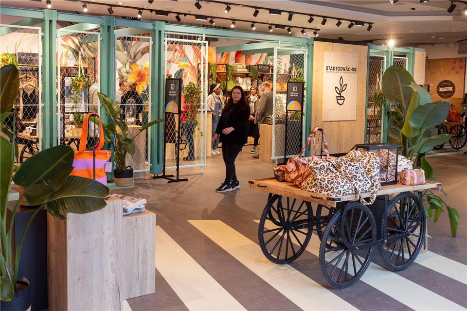 Ein bunter Mix aus Läden und Freizeiteinrichtungen soll neues Leben in das ehemalige Kaufhof-Gebäude bringen. (Archivbild)Helmut Fricke/dpa