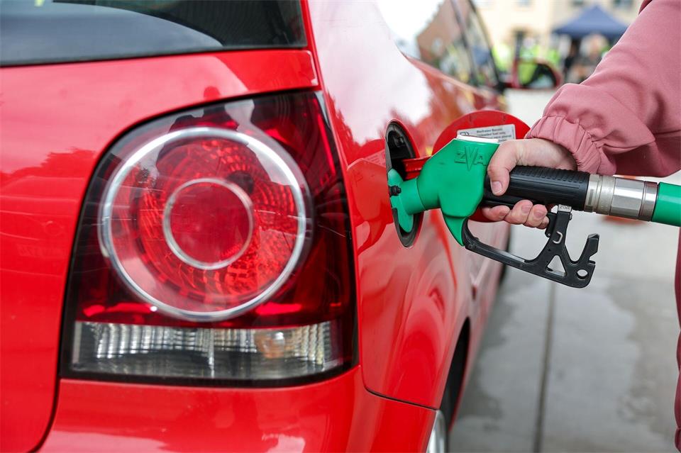 Ein durchschnittlicher Autofahrer spart um die 35 Euro. (Archivbild)Jan Woitas/dpa