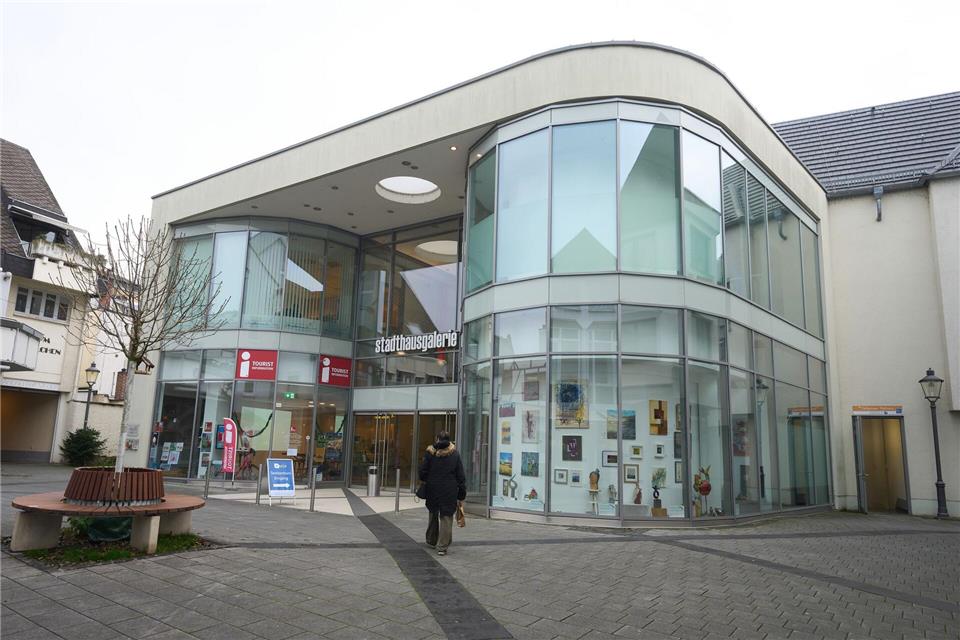 Ein ehemaliges Kaufhaus in Andernach, das immer wieder den Besitzer wechselte und leer stand, kaufte die Stadt 2021. (Symbolbild)Thomas Frey/dpa