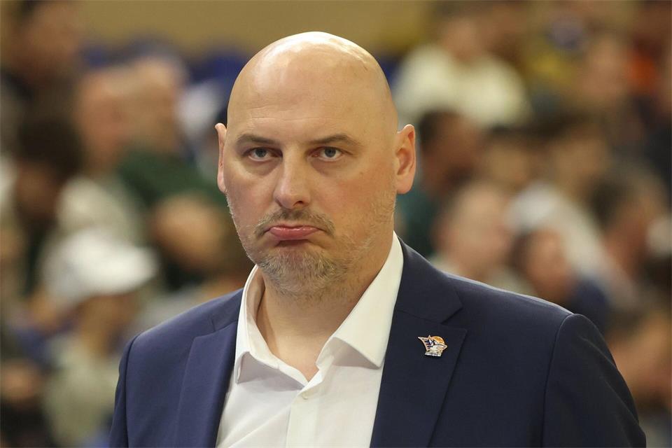 Ein enttäuschter Coach Przemyslaw Frasunkiewicz von den Rostock Seawolves .Danny Gohlke/dpa