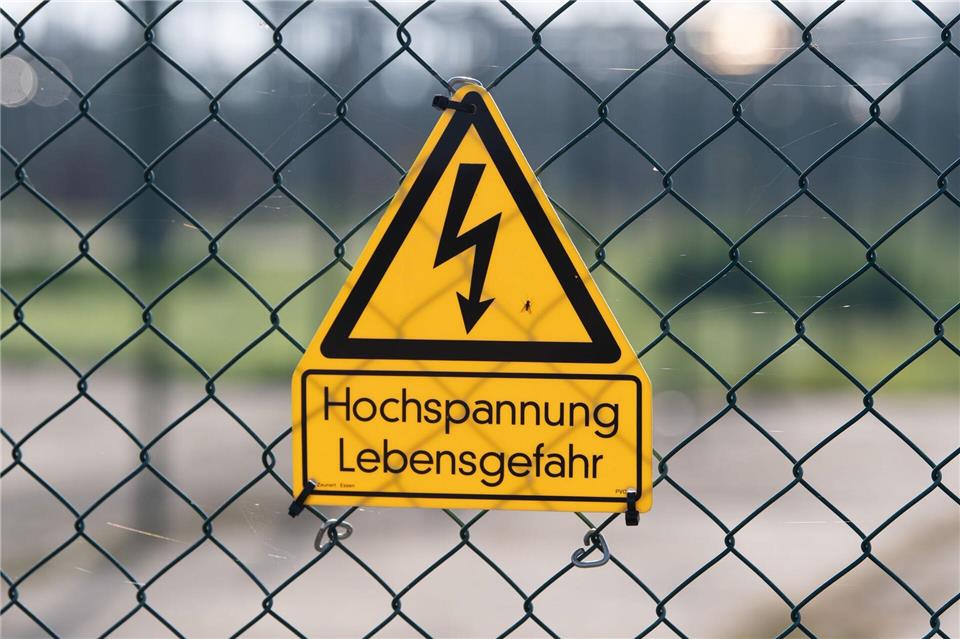 Ein fehlerhafter Trafo in einem Umspannwerk hat für Probleme in der Stromversorgung von Neu-Isenburg gesorgt. (Symbolfoto)Sebastian Kahnert/dpa-Zentralbild/dpa