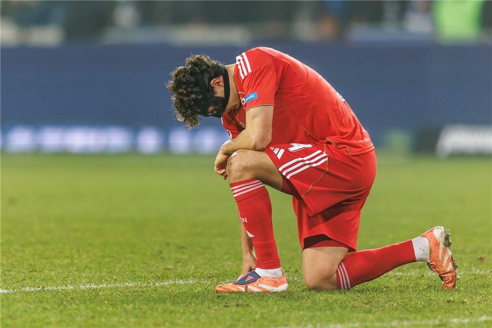 Ein frustrierter FCN-Kapitän Fabio Gruber nach der Niederlage.Andreas Gora/dpa