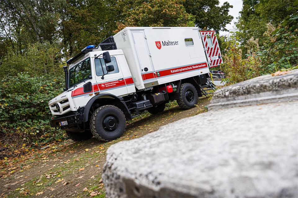Ein geländegängiger Rettungswagen kann auch bei einer Katastrophe im Stadtgebiet zum Einsatz kommen. Moritz Frankenberg/dpa