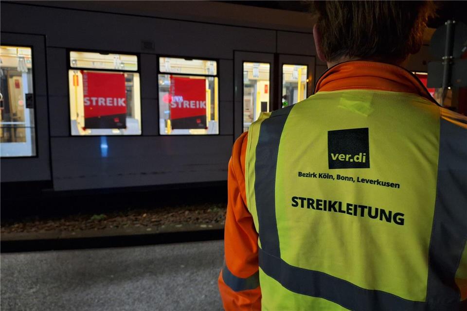 Ein großangelegter Warnstreik legt am Donnerstag (19. März) vielerorts den Nahverkehr lahm. (Archivbild)Sascha Thelen/dpa