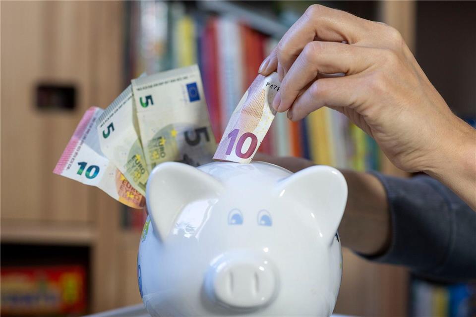 Ein großer Teil der Regionalbanken im Südwesten zahlt auf Tagesgeldkonten nur niedrige Zinsen. (Symbolbild)Hendrik Schmidt/dpa