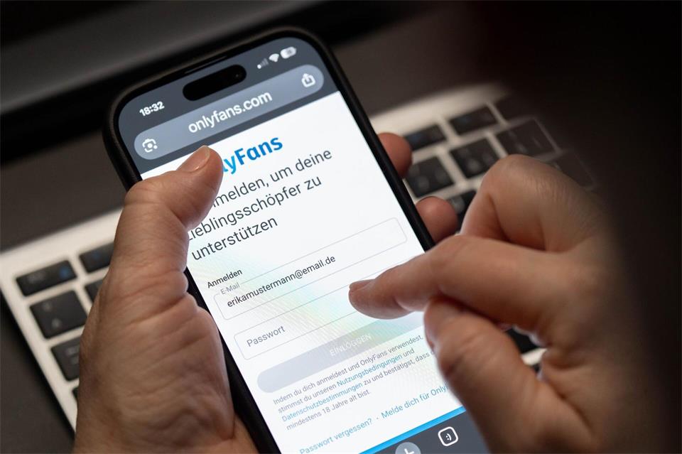 Ein großes Problem der Plattform sei, dass die Creatorinnen überwiegend weiblich, die Nutzer überwiegend männlich seien. (Symbolbild)Georg Moritz/dpa