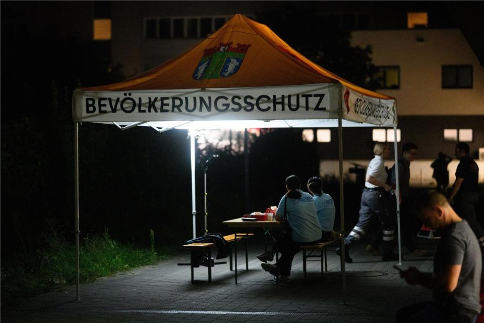 Ein halbes Jahr nach dem Anschlag auf Stromleitungen zum Techpark Adlershof durchsucht die Polizei in Berlin Räume. (Archivbild)Bernd von Jutrczenka/dpa