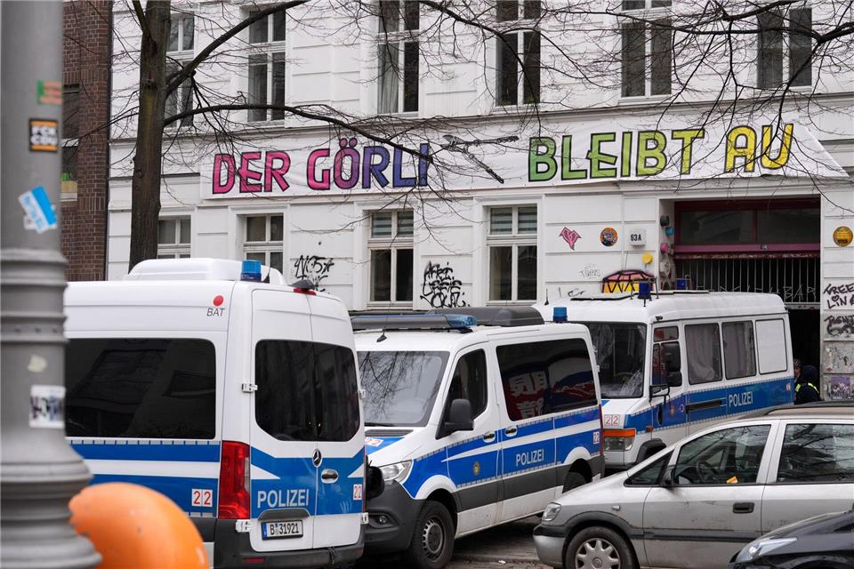 Ein halbes Jahr nach dem Anschlag auf Stromleitungen zum Berliner Techpark Adlershof gibt es eine Razzia in mehreren Bundesländern.Soeren Stache/dpa