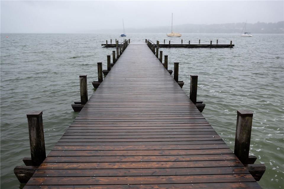 Ein herrenloser Koffer am Starnberger See sorgt für Aufregung. (Symbolbild)Sven Hoppe/dpa