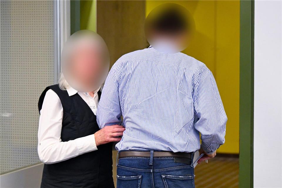 Ein heute 42-Jähriger und seine Eltern sollen im Prozess gegen den Waffenhändler falsch ausgesagt haben.--/dpa