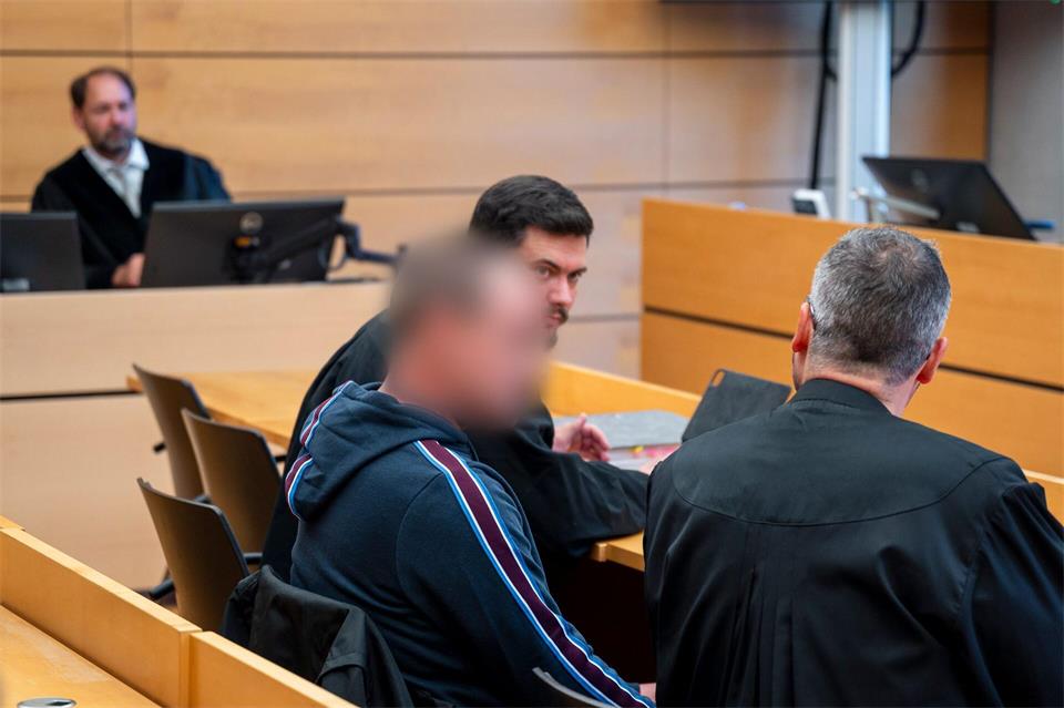 Ein heute 49-Jähriger ist nach Auffassung des Würzburger Landgerichts für den Tod der 13-jährigen Sabine im Jahr 1993 verantwortlich. Gegen das Urteil wegen Mordes hat er Revision eingelegt. (Archivbild)Daniel Vogl/dpa