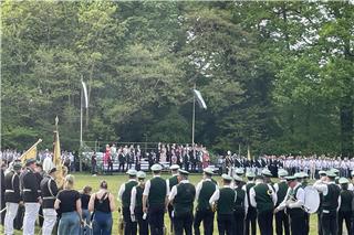 Ein imposantes Bild ergab der Aufmarsch zahlreicher Schützenvereine und Musiker auf der Festwiese.