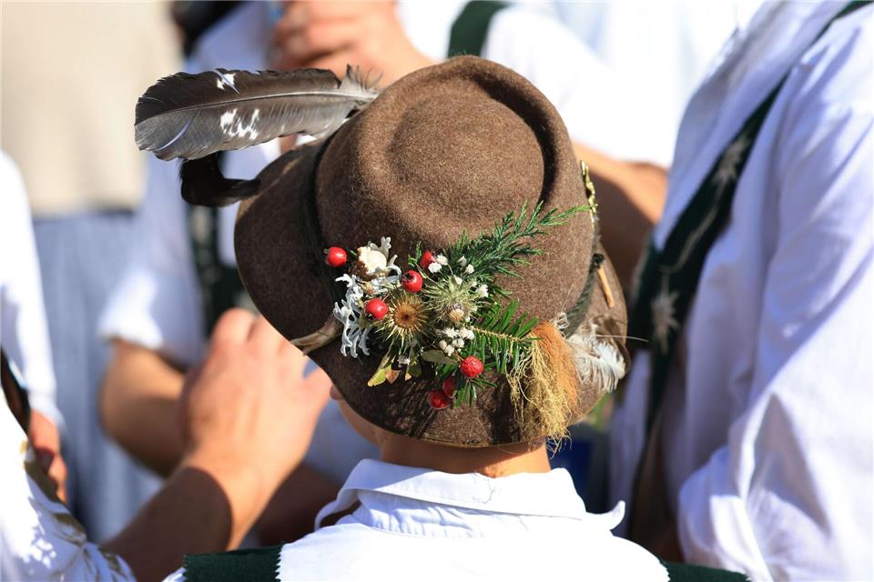 Älpler blicken auf turbulenten Bergsommer zurück Ein junger Hirte nimmt am Viehscheid in Memhölz teil.Karl-Josef Hildenbrand/dpa