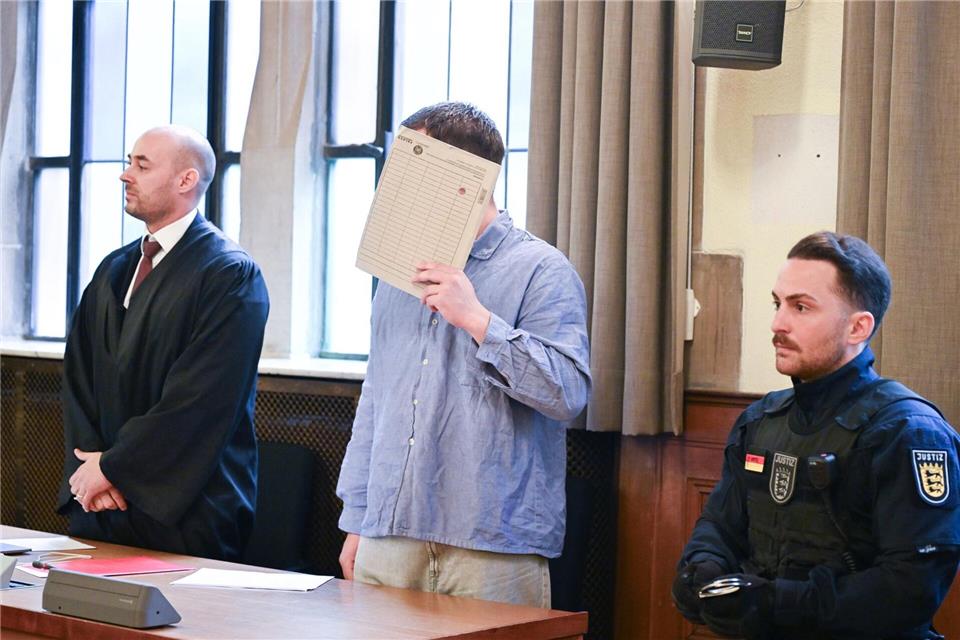 Ein junger Mann soll versucht haben, seine Nachbarin zu töten. (Archivbild)Bernd Weißbrod/dpa