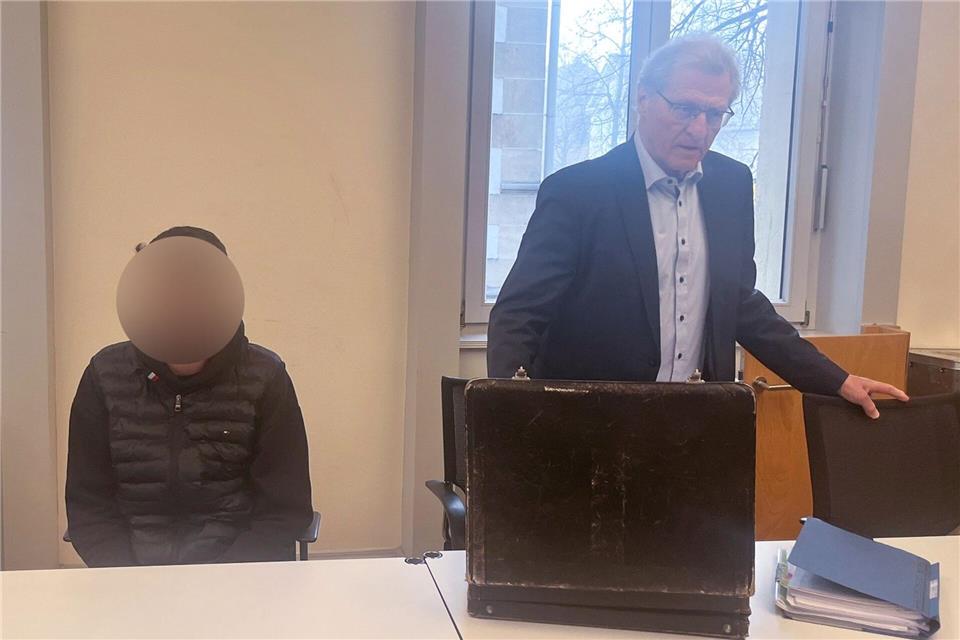 Ein junger Mann steht vor Gericht, weil er mit großer Geschwindigkeit gegen einen Motorroller prallte, auf dem eine 17-Jährige saß.Tatjana Bojic/dpa