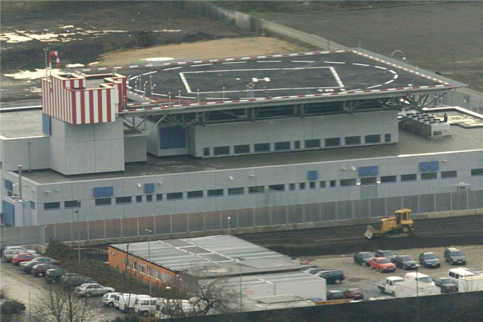 Ein junger Syrer muss für mehrere Jahre ins Gefängnis, weil er sich zu einem Mord bereit erklärt haben soll. (Archivfoto)Franz-Peter Tschauner/dpa